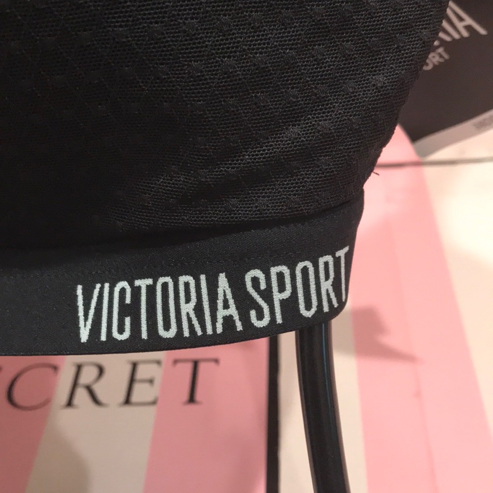 π Lightweight by Victoriaβs Secret Sport Bra - Picture 4 of 8